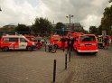 2 Denkmalkletterer hielten Feuerwehr und Polizei in Trapp Koeln Heumarkt P001